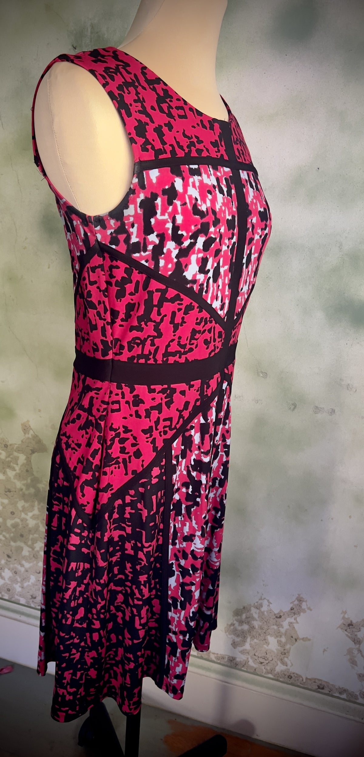 Just Taylor Size 2 Red Black Abstract Print Sleeveless Fit & Flare Dress