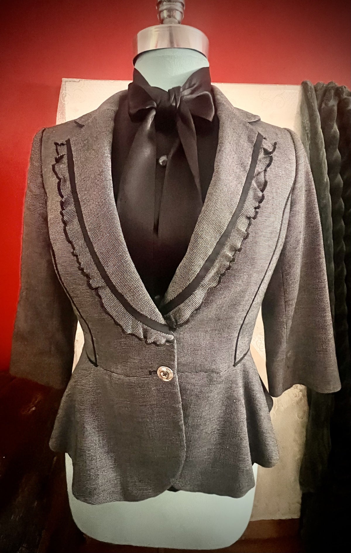 White House Black Market Size 4 Gray Ruffle Peplum Blazer Jacket