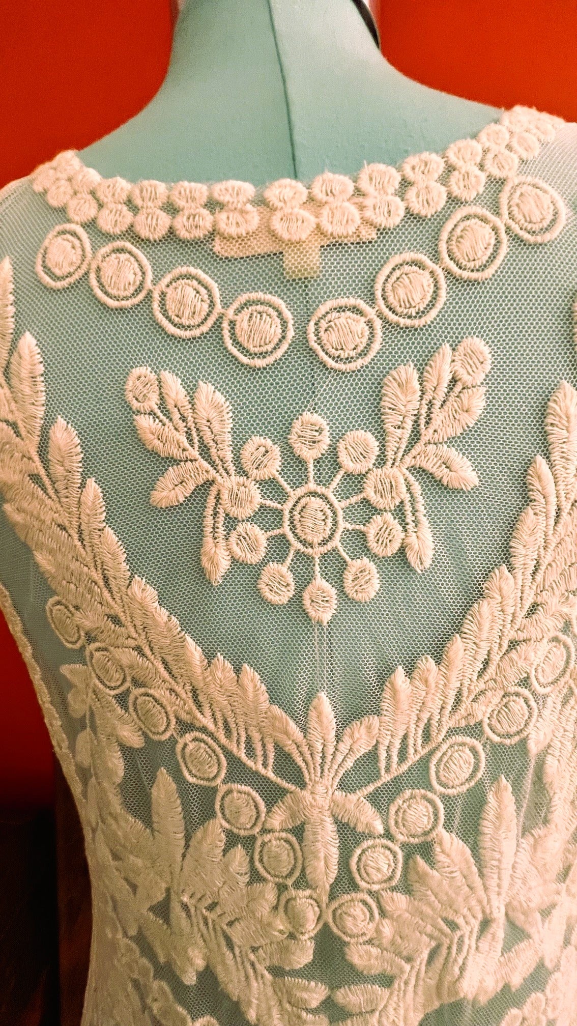 Capri Ivory Embroidered Lace Mesh Sleeveless Tunic Top Size Medium