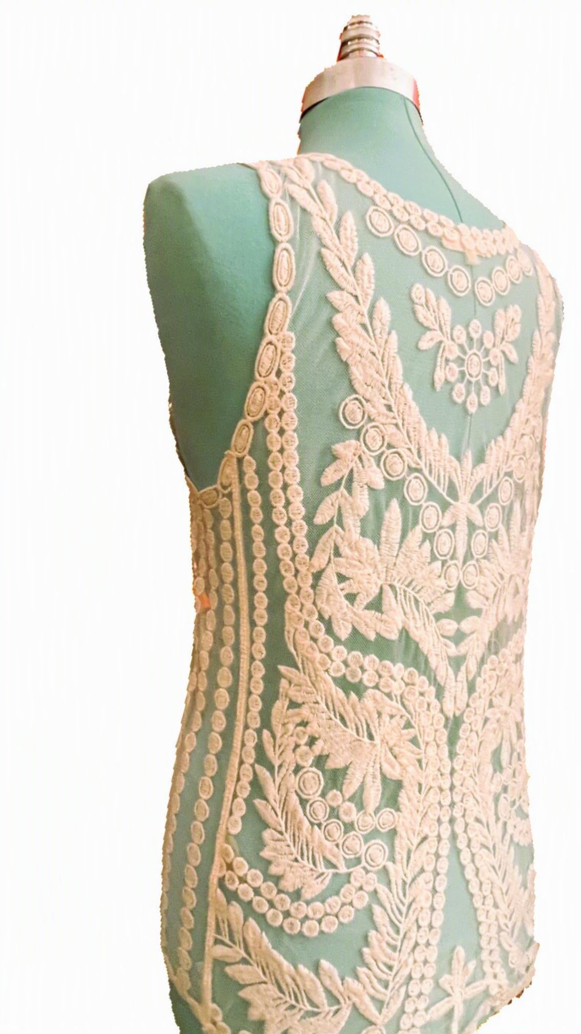 Capri Ivory Embroidered Lace Mesh Sleeveless Tunic Top Size Medium