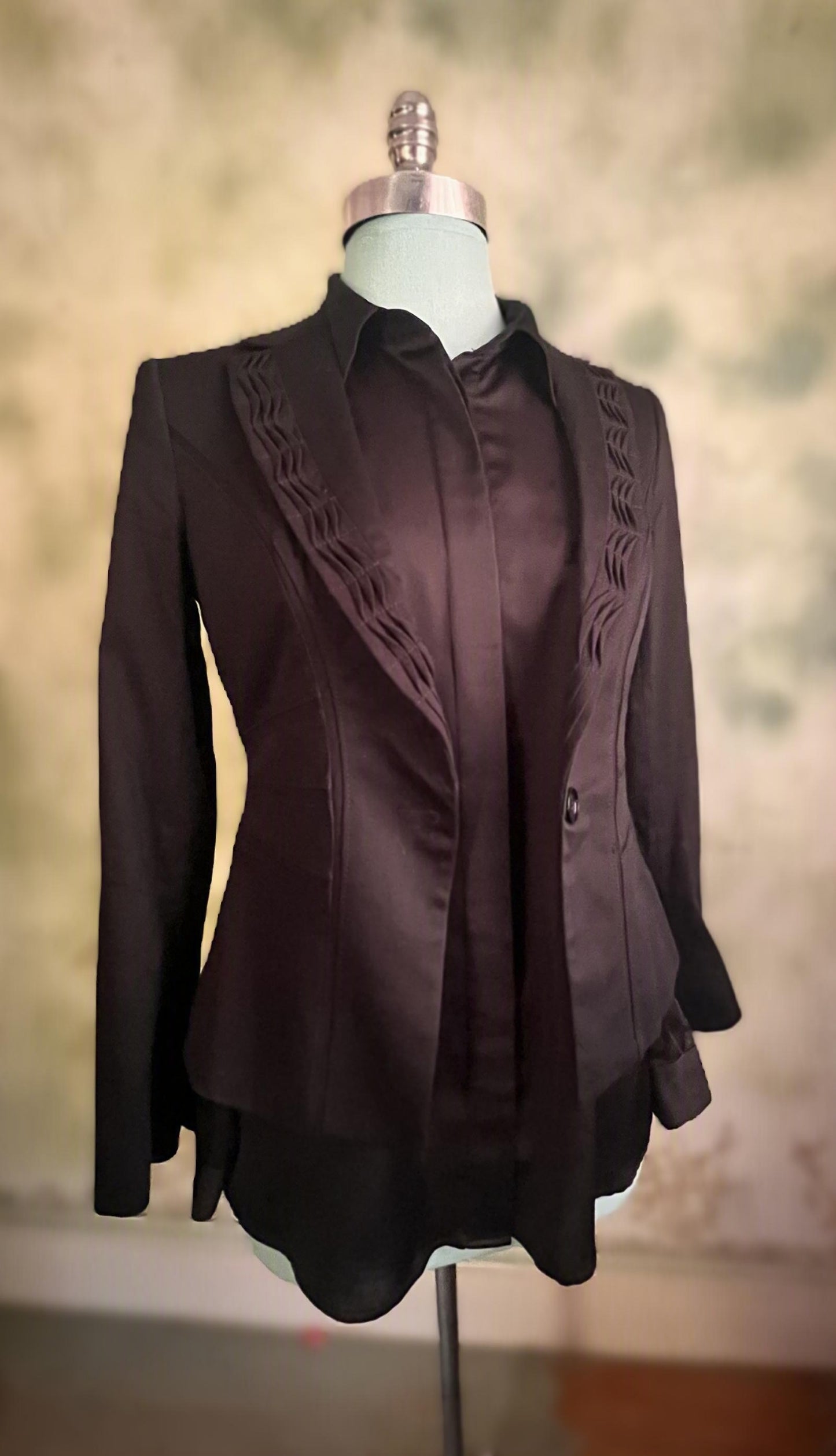 White House Black Market Black Fitted Blazer Jacket Size 2 Pleated Lapels