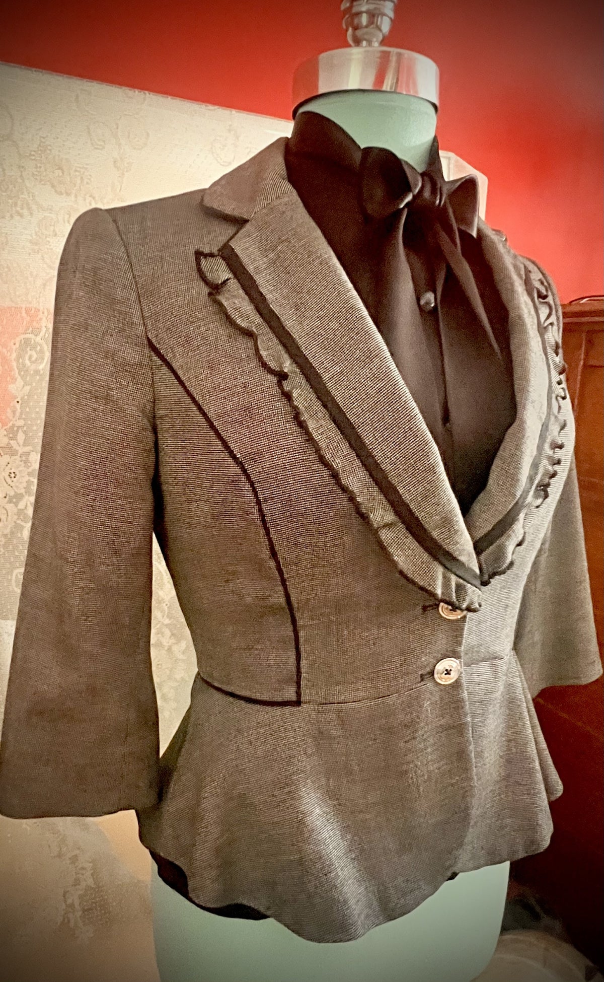 White House Black Market Size 4 Gray Ruffle Peplum Blazer Jacket