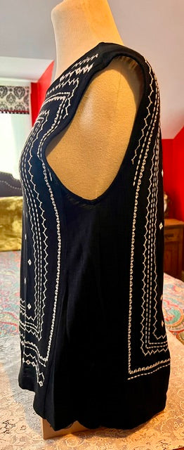 Banana Republic Black White Embroidered Sleeveless Top Size Medium