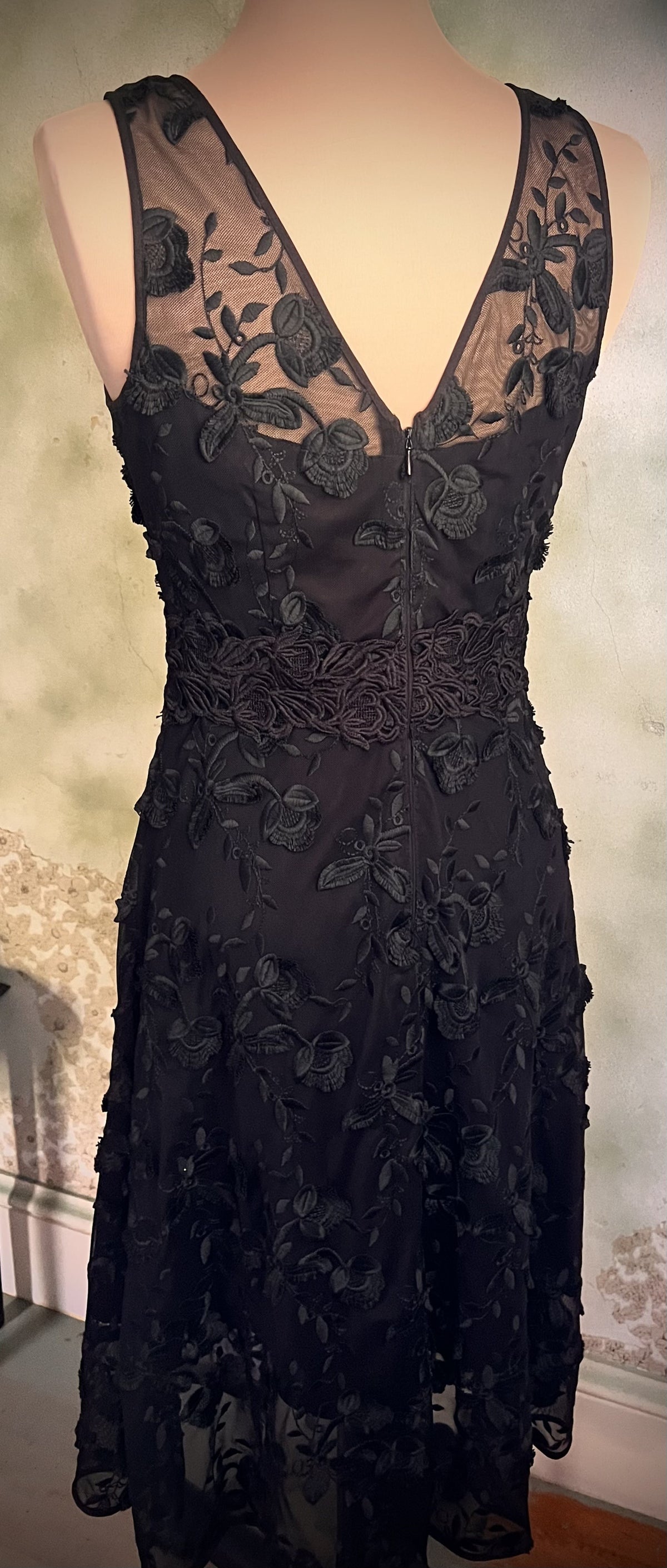 White House Black Market Size 0 Black Floral Embroidered Mesh Lace Dress