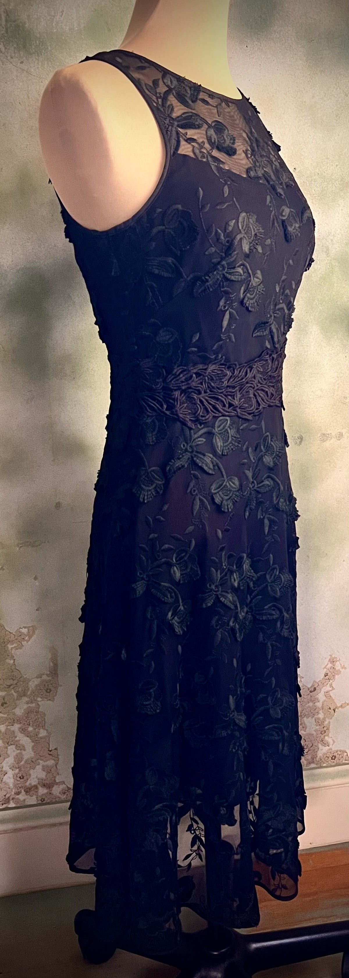 White House Black Market Size 0 Black Floral Embroidered Mesh Lace Dress