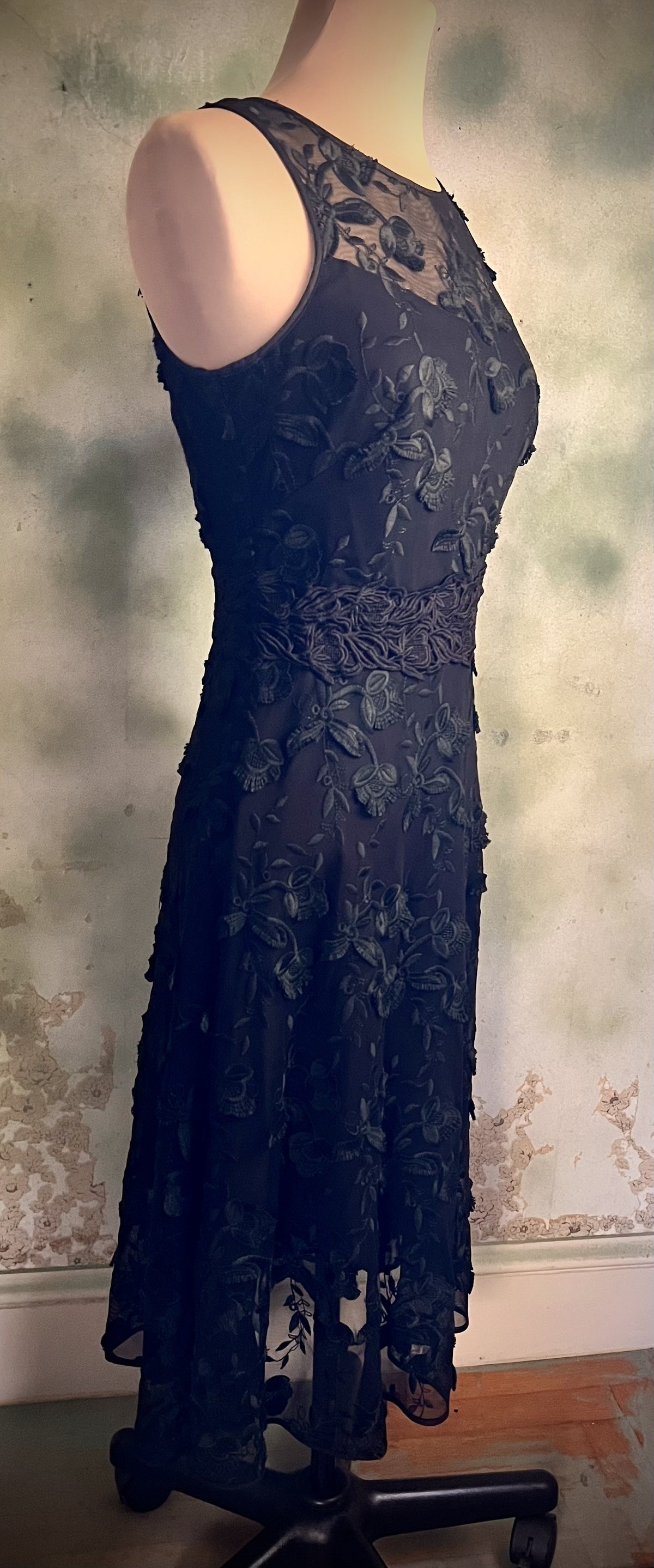 White House Black Market Size 0 Black Floral Embroidered Mesh Lace Dress