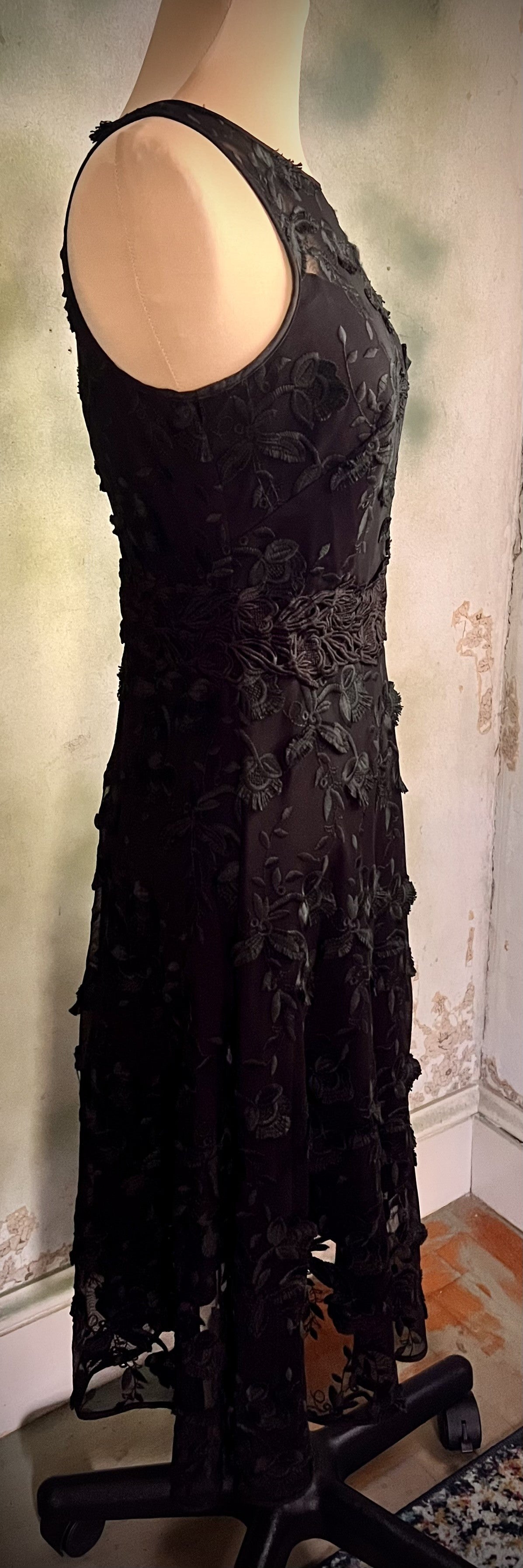 White House Black Market Size 0 Black Floral Embroidered Mesh Lace Dress