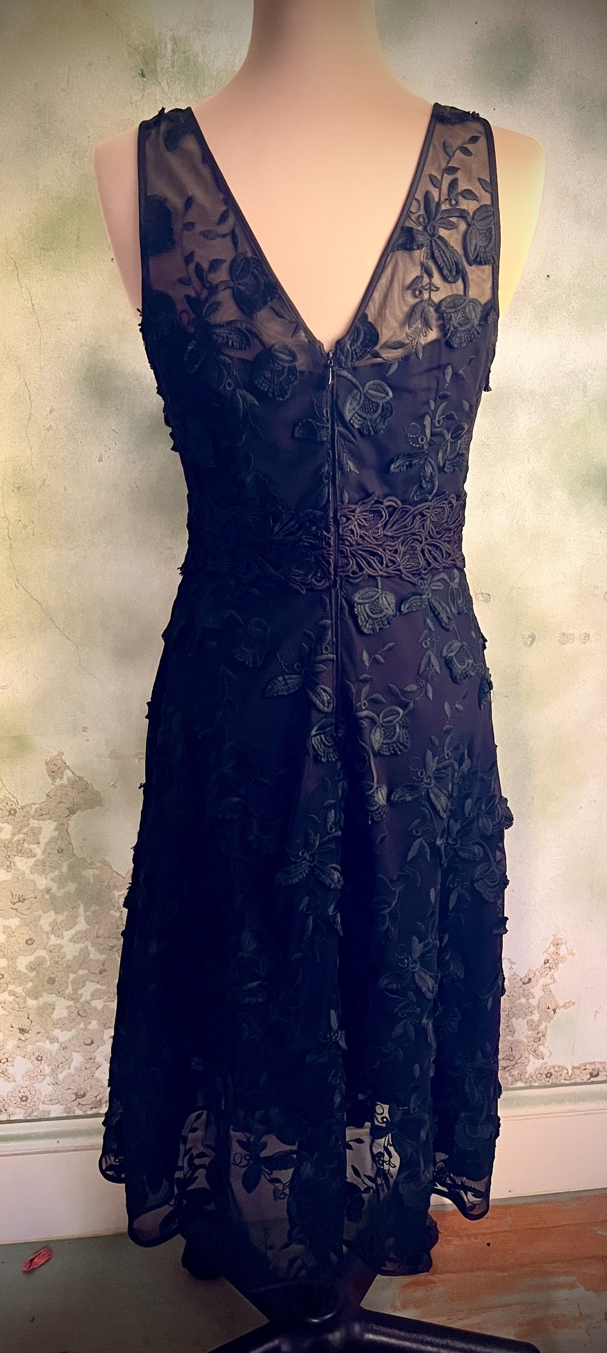 White House Black Market Size 0 Black Floral Embroidered Mesh Lace Dress