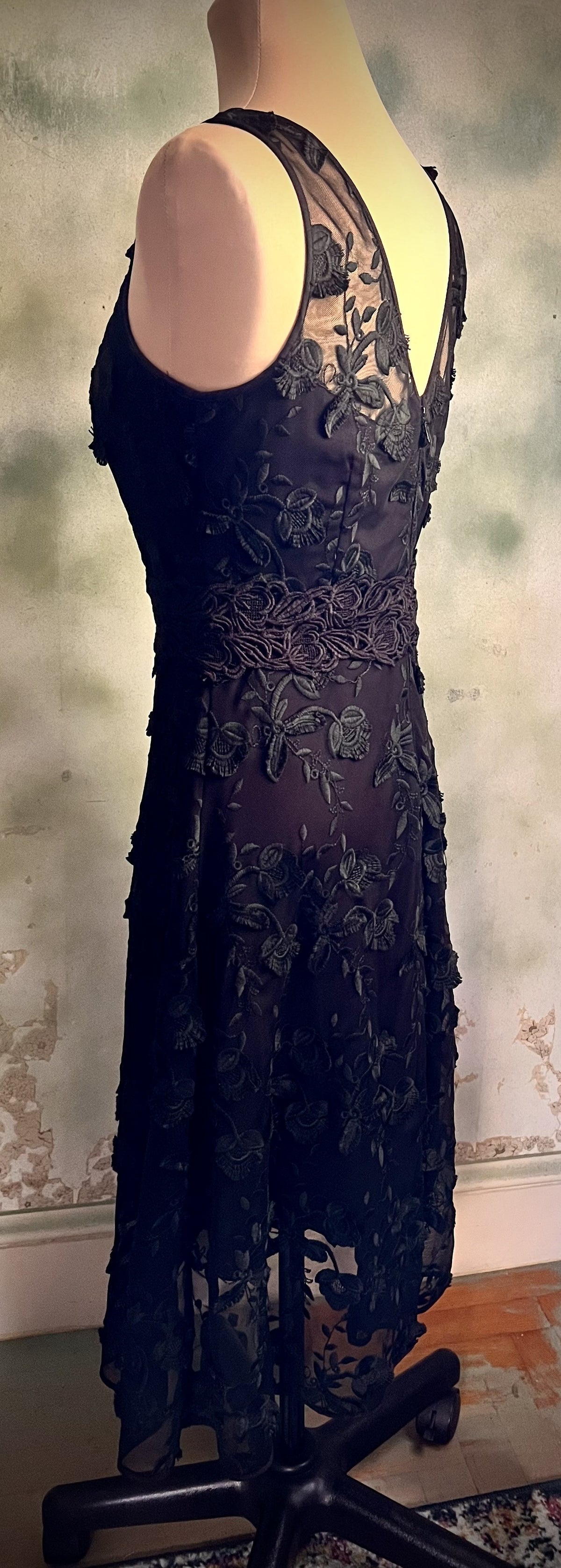 White House Black Market Size 0 Black Floral Embroidered Mesh Lace Dress
