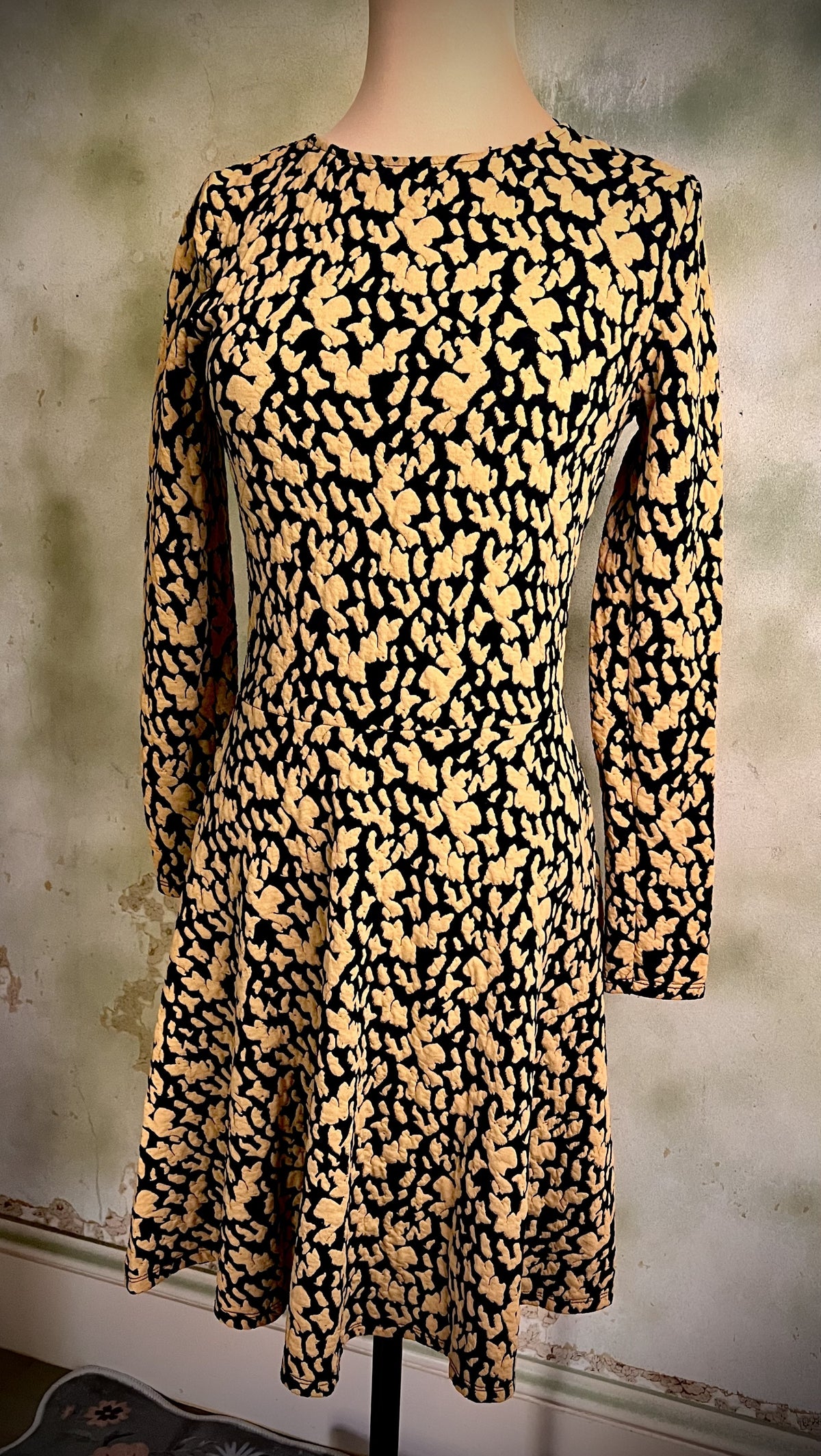 H&M Black & Yellow Floral Long Sleeve Fit & Flare Dress Size Small