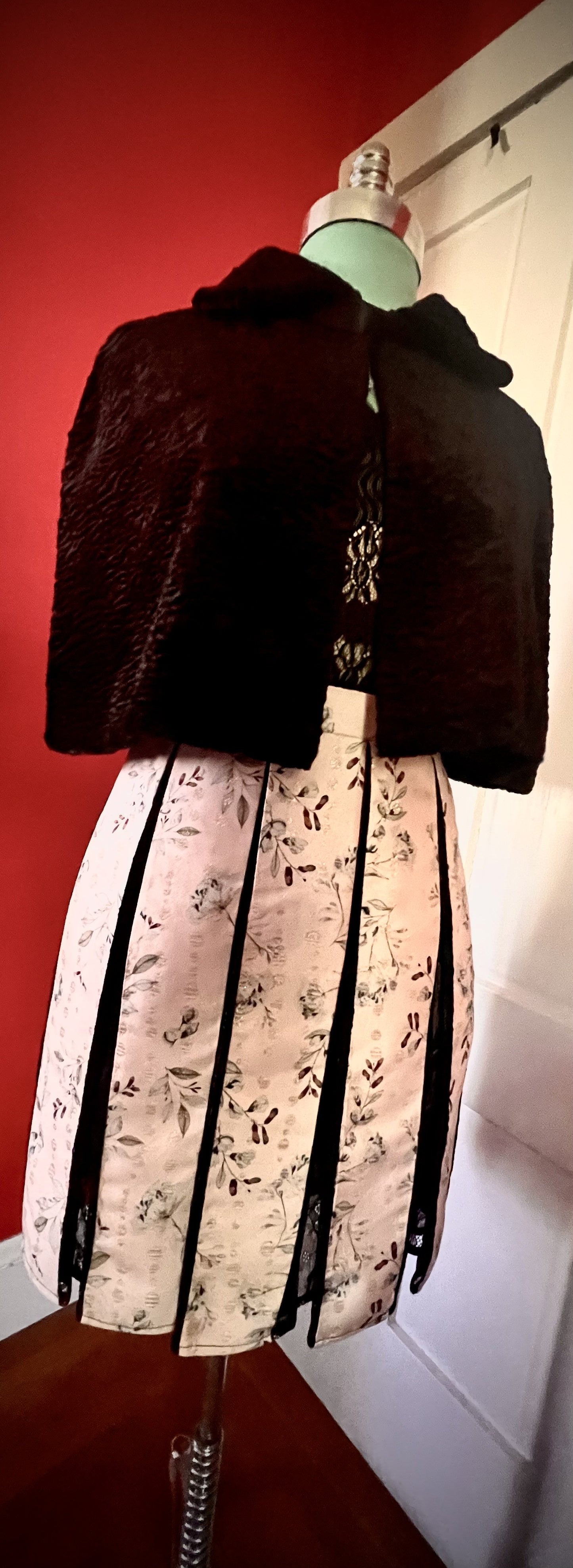 ✨ Curated 4‑Pc Vintage‑Romantic Outfit- Foxiedox Dress |Capelet |Pearls |Earring