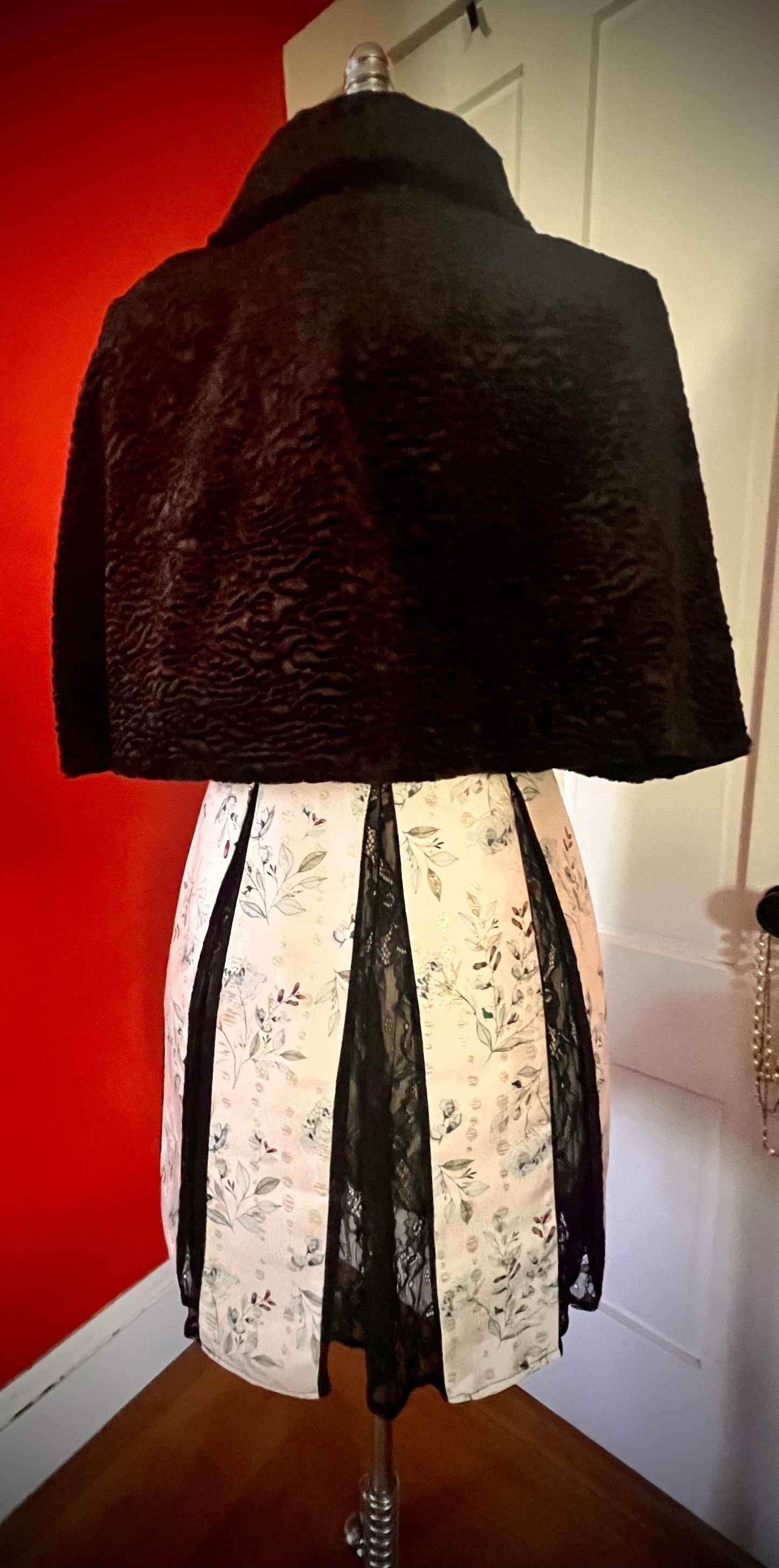 ✨ Curated 4‑Pc Vintage‑Romantic Outfit- Foxiedox Dress |Capelet |Pearls |Earring