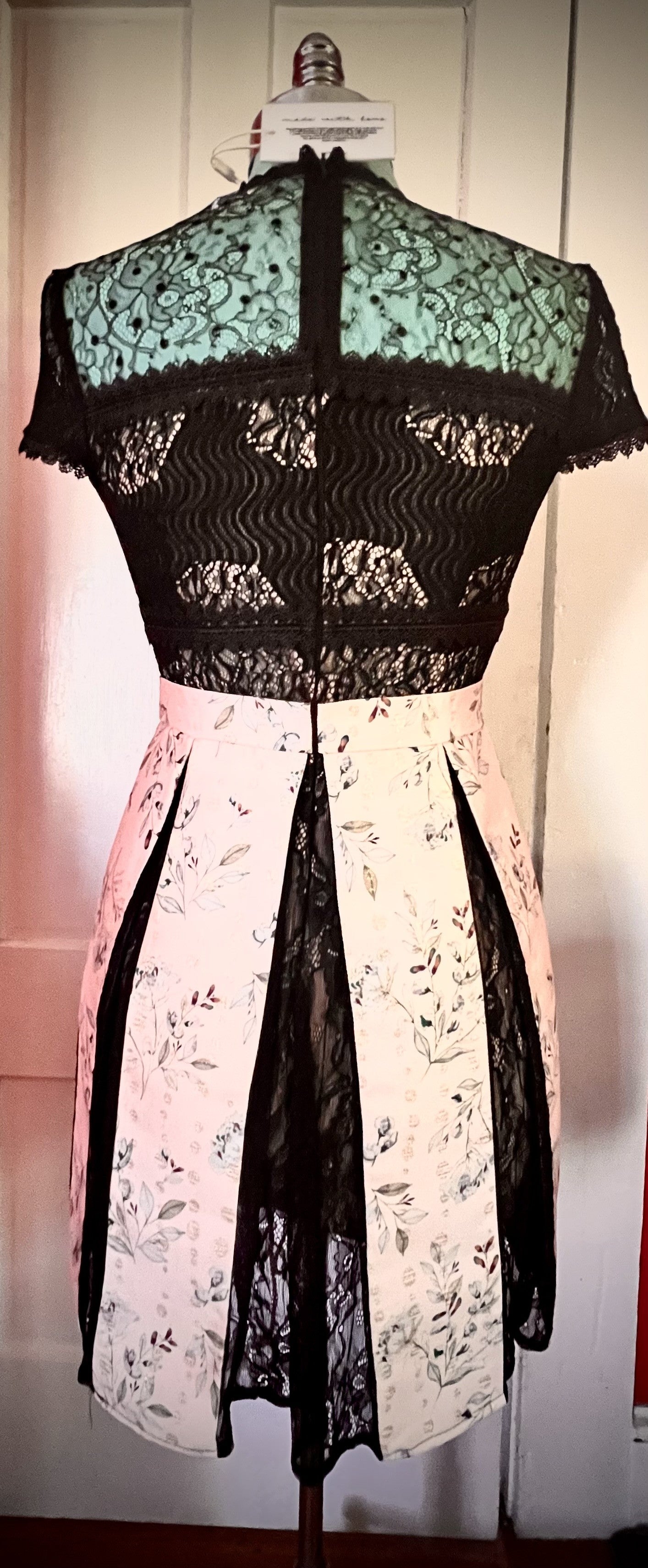 ✨ NWT Foxiedox Lace & Floral Mixed‑Media Dress — Size Small