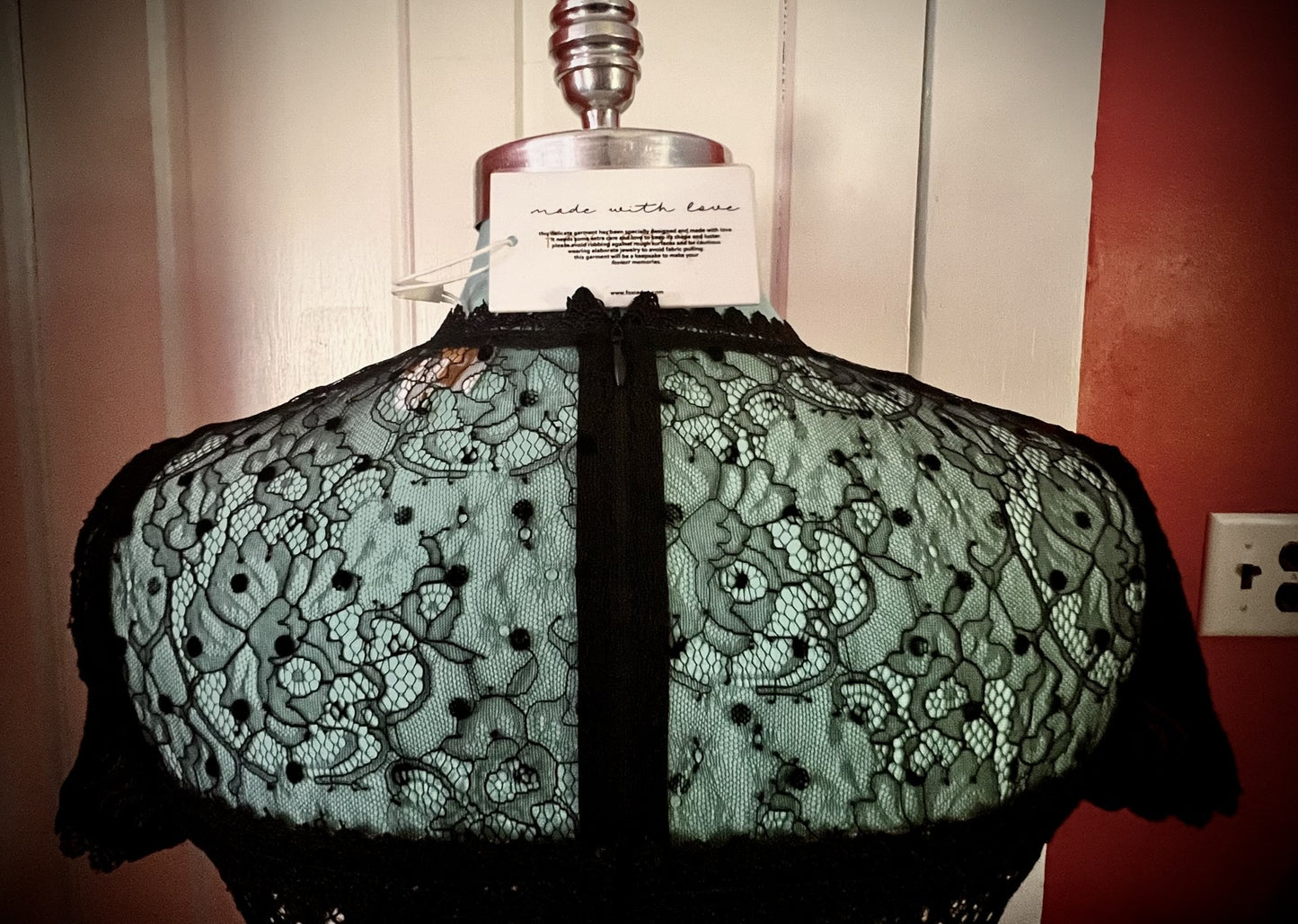 ✨ Curated 4‑Pc Vintage‑Romantic Outfit- Foxiedox Dress |Capelet |Pearls |Earring
