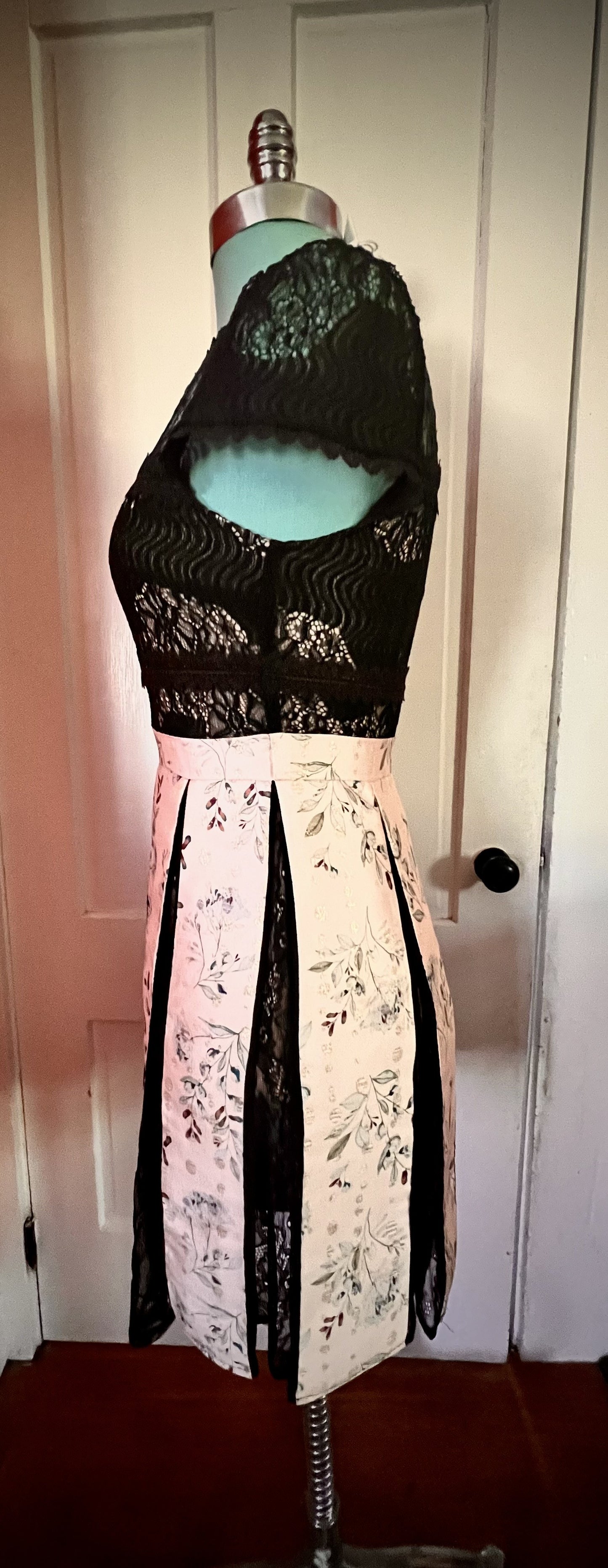 ✨ NWT Foxiedox Lace & Floral Mixed‑Media Dress — Size Small