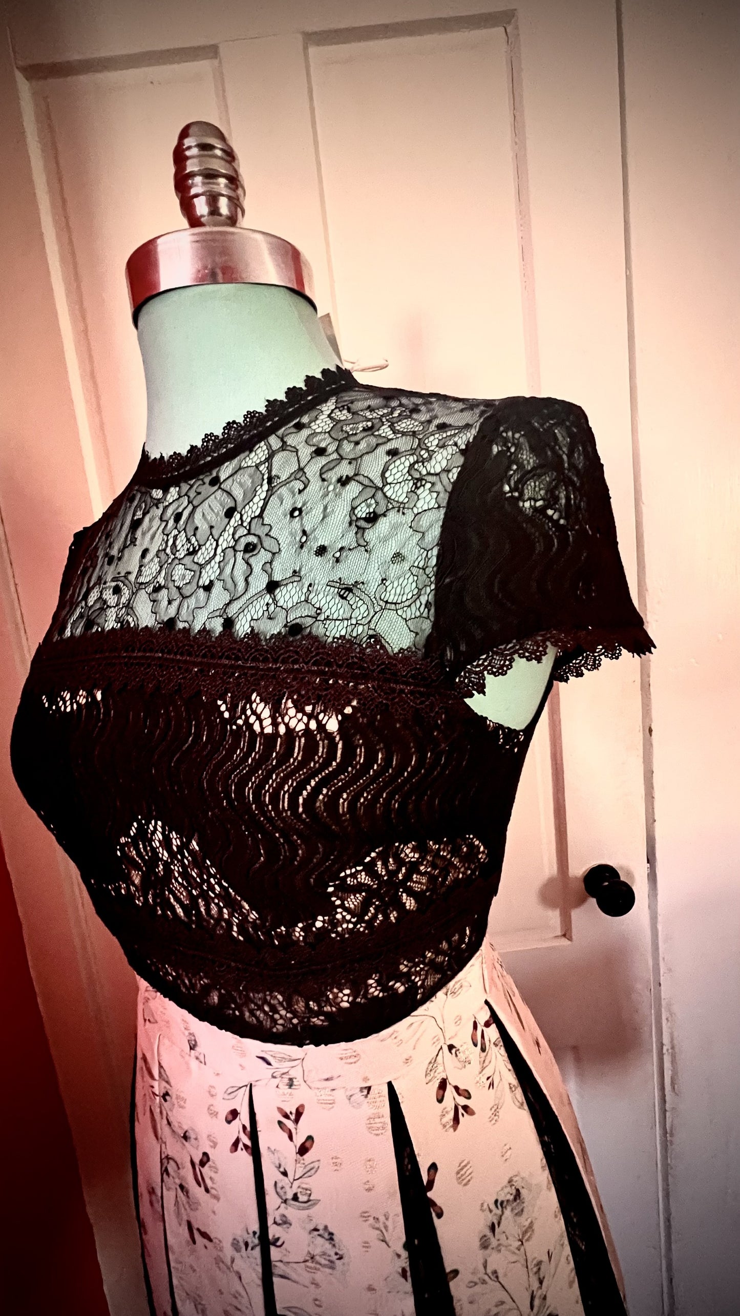 ✨ NWT Foxiedox Lace & Floral Mixed‑Media Dress — Size Small