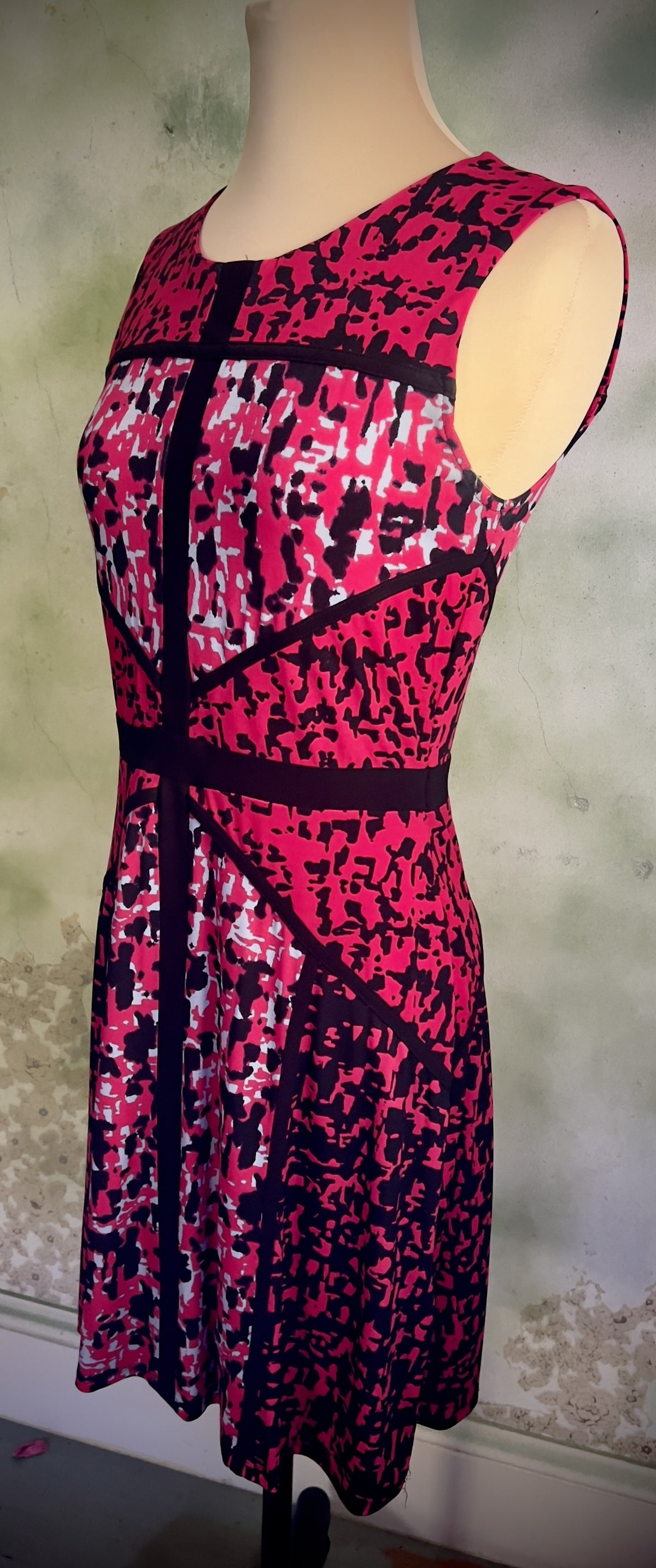Just Taylor Size 2 Red Black Abstract Print Sleeveless Fit & Flare Dress