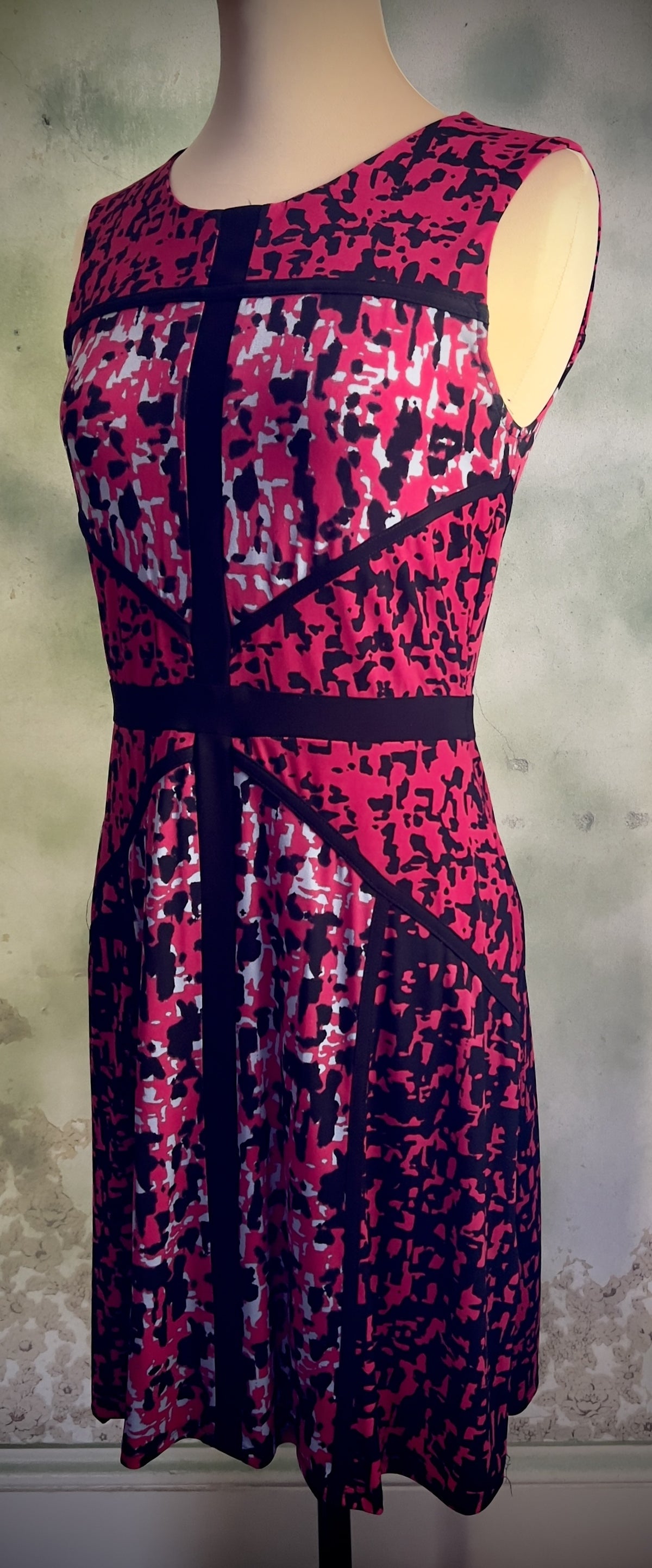 Just Taylor Size 2 Red Black Abstract Print Sleeveless Fit & Flare Dress