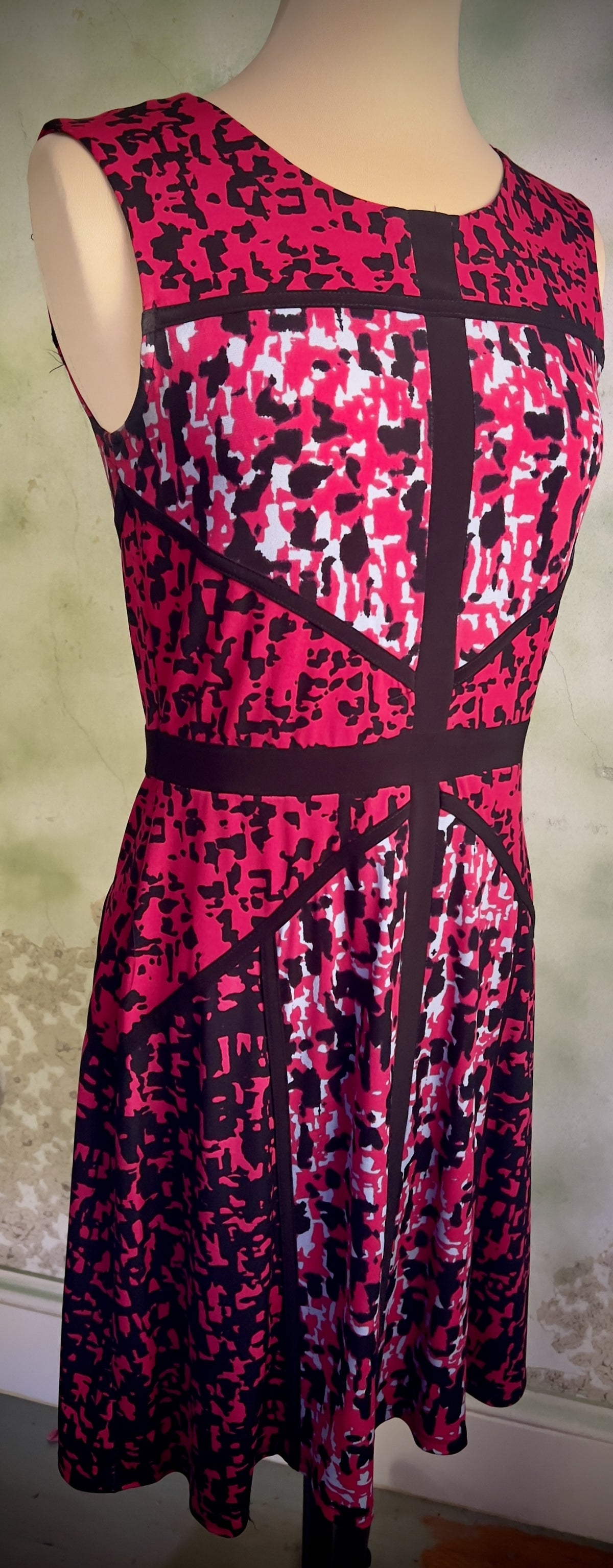 Just Taylor Size 2 Red Black Abstract Print Sleeveless Fit & Flare Dress