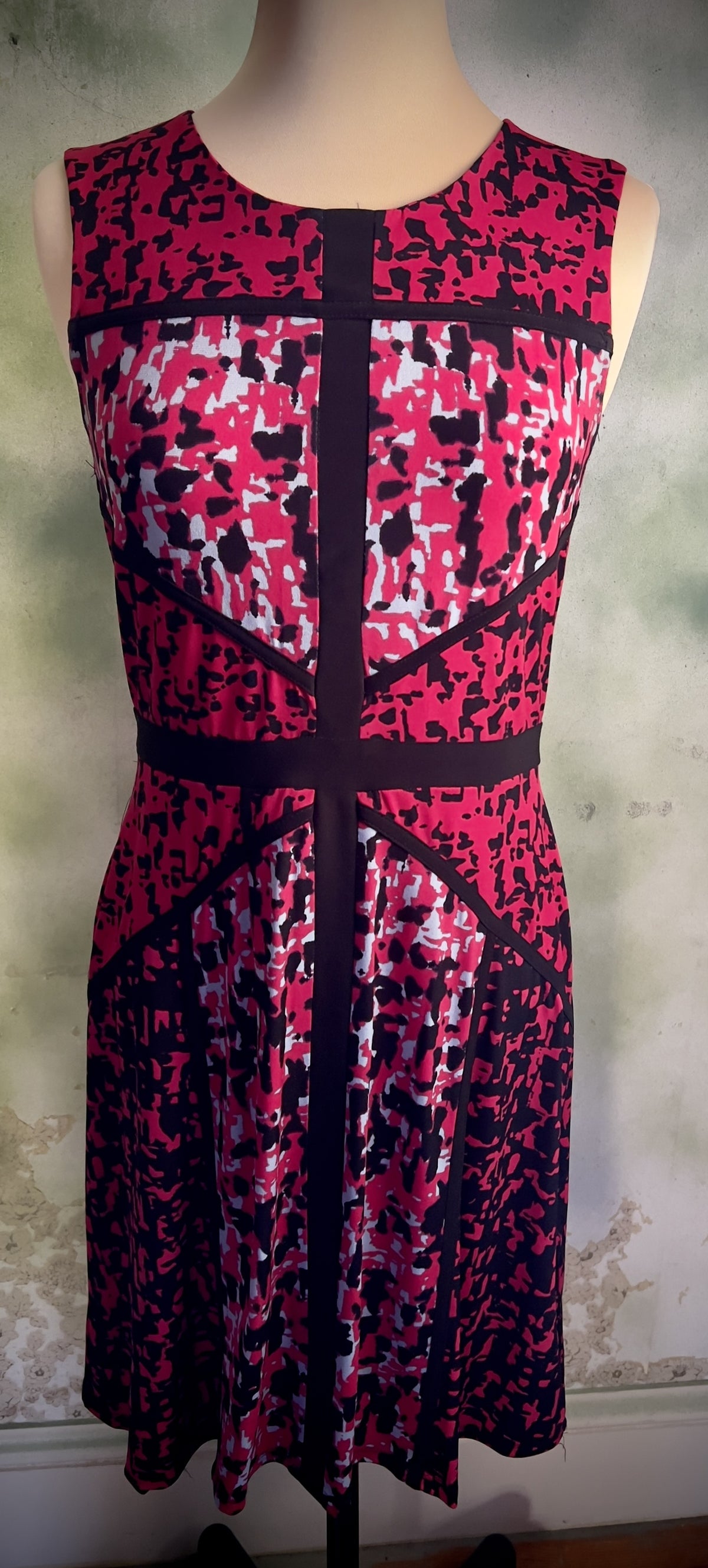 Just Taylor Size 2 Red Black Abstract Print Sleeveless Fit & Flare Dress